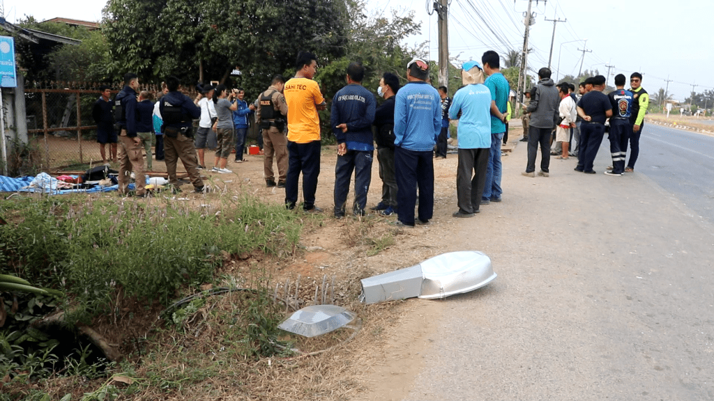 นักเรียนหญิงวัย 19 ขับรถตู้โรงเรียนดัดแปลงแทนพ่อ