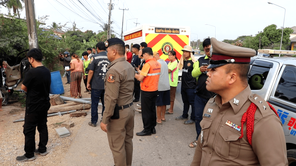 นักเรียนหญิงวัย 19 ขับรถตู้โรงเรียนดัดแปลงแทนพ่อ