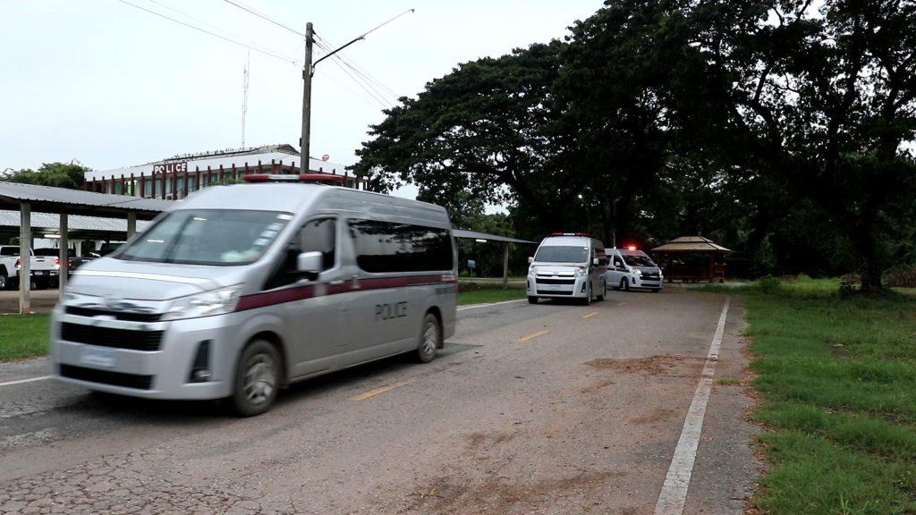 ตำรวจอุตรดิตถ์บูรณาการร่วม ตม.จับกุมชาวไทใหญ่พร้อมชาวพม่า 49 คน หนีเข้าเมืองมากับรถไฟได้ที่สถานีรถไฟบ้านดารา ต่างด้าวชาวพม่าขึ้นรถตู้ตำรวจ 5 คัน ผลักดันออกด่านแม่สาย เชียงราย (มีคลิป) 19 Image18 2
