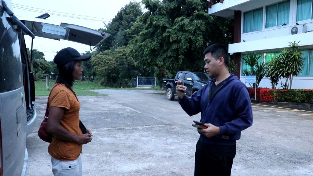 ตำรวจอุตรดิตถ์บูรณาการร่วม ตม.จับกุมชาวไทใหญ่พร้อมชาวพม่า 49 คน หนีเข้าเมืองมากับรถไฟได้ที่สถานีรถไฟบ้านดารา ต่างด้าวชาวพม่าขึ้นรถตู้ตำรวจ 5 คัน ผลักดันออกด่านแม่สาย เชียงราย (มีคลิป) 10 Image8 2