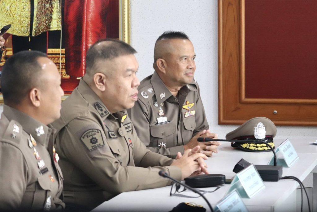 รอง ผบช.ภาค 6 จ.พิษณุโลก มอบเงินคืน สาวชาวเชียงราย วัย 22 ปี 1.9 ล้าน หลังถูกแก๊งคอลลวง 4 07