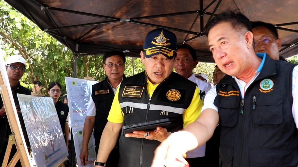 รองนายก “ธรรมนัส” จัด 3 โครงการ เร่งแก้น้ำท่วมอุตรดิตถ์ อนุมัติด่วน 30 ล้าน สร้างสะพานน้ำทดแทนพัง ช่วยเกษตรกร ชลประทานติดตั้ง 3 เครื่องสูบน้ำ ช่วยข้าวตั้งท้อง (มีคลิป) 4 Image28 1