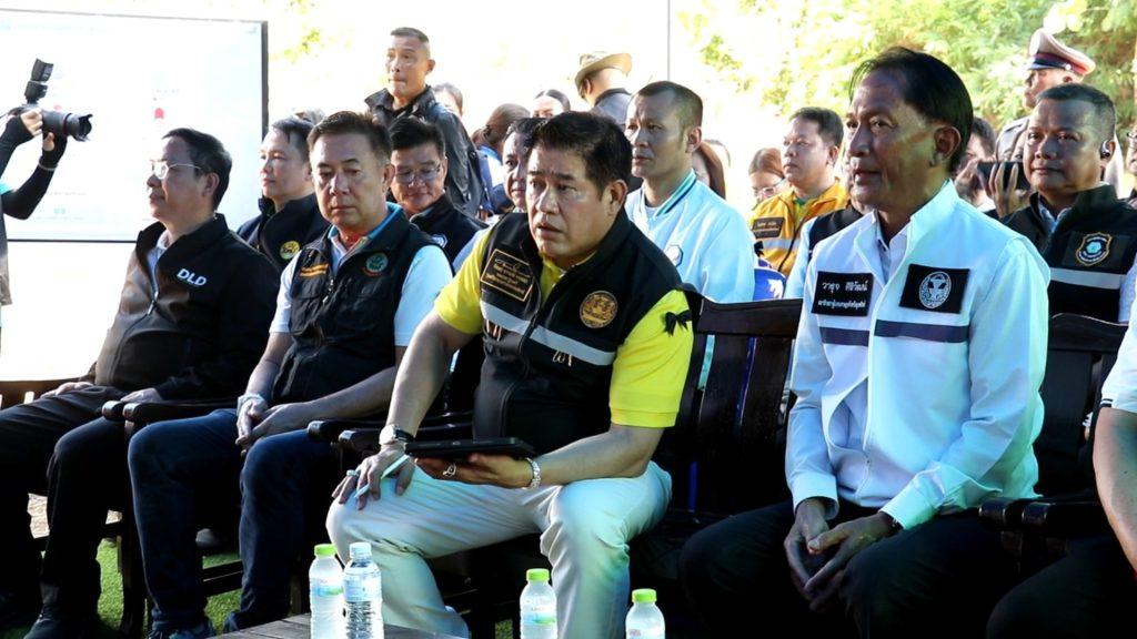 รองนายก “ธรรมนัส” จัด 3 โครงการ เร่งแก้น้ำท่วมอุตรดิตถ์ อนุมัติด่วน 30 ล้าน สร้างสะพานน้ำทดแทนพัง ช่วยเกษตรกร ชลประทานติดตั้ง 3 เครื่องสูบน้ำ ช่วยข้าวตั้งท้อง (มีคลิป) 22 Image59 1