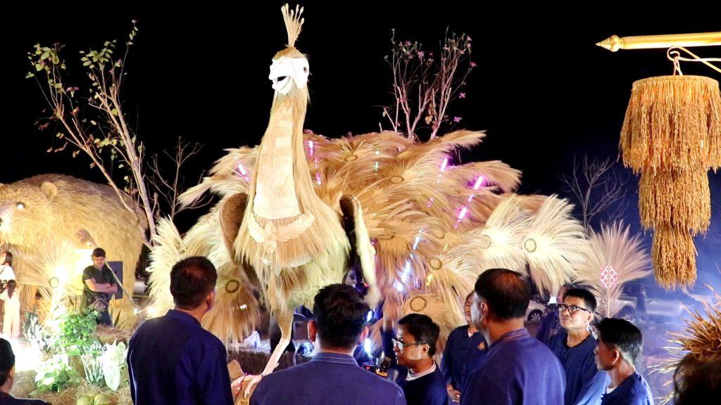 “อุตรดิตถ์” เปิดงานประเพณีบุญกองข้าวเปลือกและหุ่นฟางเมืองพิชัย คึกคัก! "สืบสานพระราชปณิธาน พระพันปีหลวง” นำฟางจากนาข้าว ทำเป็นสัตว์น้ำ สัตว์ป่า 13 ชนิด (มีคลิป) 11 Image11 2