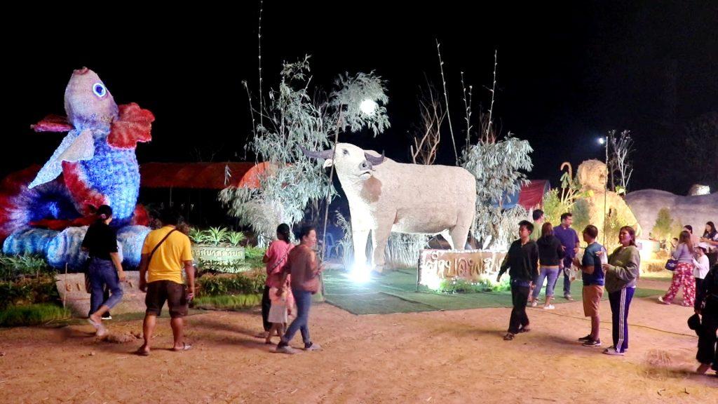 “อุตรดิตถ์” เปิดงานประเพณีบุญกองข้าวเปลือกและหุ่นฟางเมืองพิชัย คึกคัก! "สืบสานพระราชปณิธาน พระพันปีหลวง” นำฟางจากนาข้าว ทำเป็นสัตว์น้ำ สัตว์ป่า 13 ชนิด (มีคลิป) 27 Image23 2