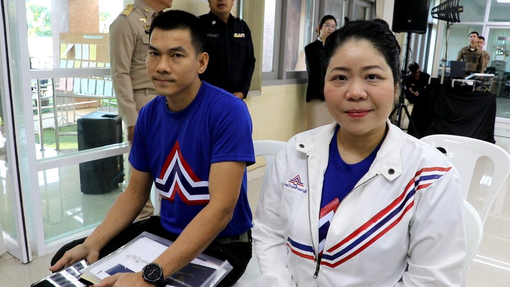 สมัคร สส.อุตรดิตถ์วันแรกคึกคัก “เพื่อไทย” สู้รักษาแชมป์เก่า ผู้สมัคร สส.ทั้ง 3 เขต และ สส.บัญชีรายชื่อ 5 คน ถือฤกษ์กราบไหว้วีรบุรุษนักรบผู้กล้า "พระยาพิชัยดาบหัก" (มีคลิป) 32 Image34 3