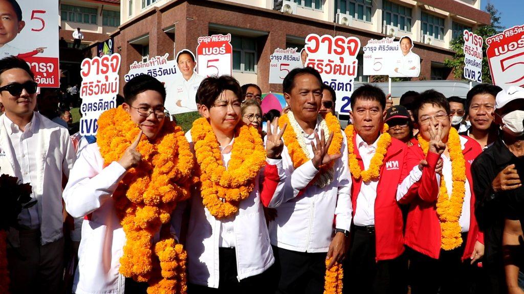 สมัคร สส.อุตรดิตถ์วันแรกคึกคัก “เพื่อไทย” สู้รักษาแชมป์เก่า ผู้สมัคร สส.ทั้ง 3 เขต และ สส.บัญชีรายชื่อ 5 คน ถือฤกษ์กราบไหว้วีรบุรุษนักรบผู้กล้า "พระยาพิชัยดาบหัก" (มีคลิป) 42 Image68