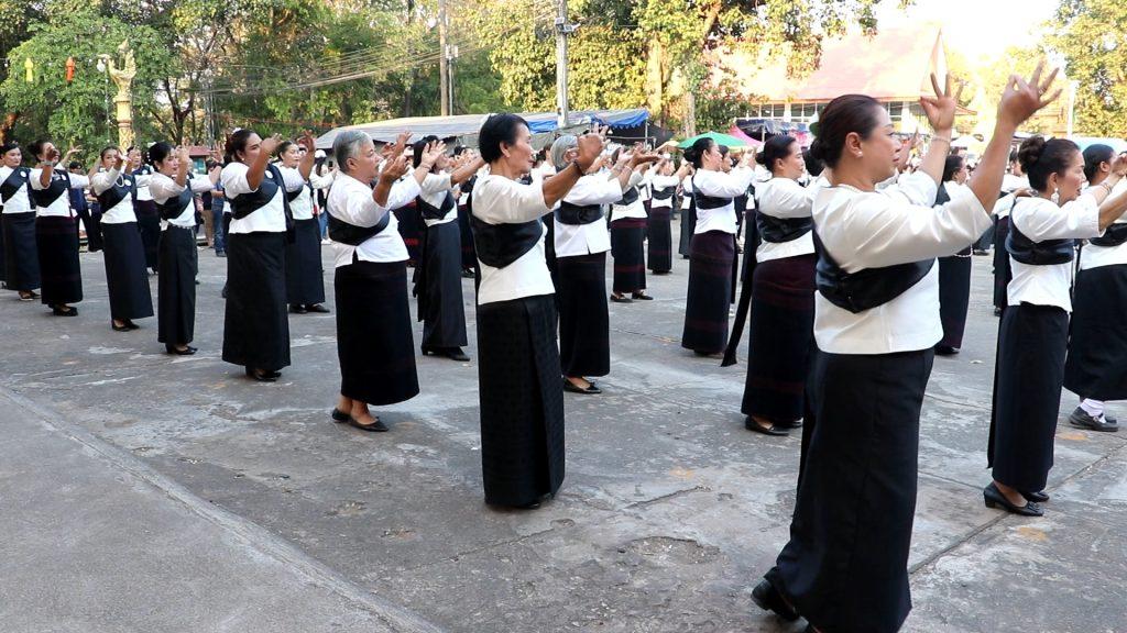 "งามตระการตา"ขบวนแห่เปิดงานนมัสการพระแท่นศิลาอาสน์ เครื่องนมัสการบูชาพระแท่น เทิดพระเกียรติ 3 วัฒนธรรม ล้านนา ล้านช้าง ภาคกลาง ทั้ง 9 อำเภอ (มีคลิป) 40 Image138