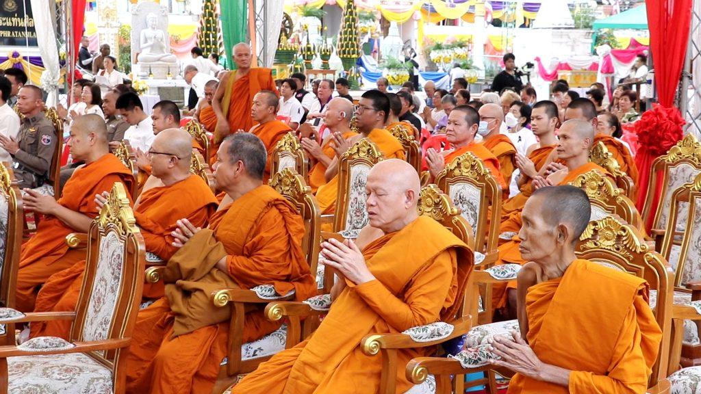 "งามตระการตา"ขบวนแห่เปิดงานนมัสการพระแท่นศิลาอาสน์ เครื่องนมัสการบูชาพระแท่น เทิดพระเกียรติ 3 วัฒนธรรม ล้านนา ล้านช้าง ภาคกลาง ทั้ง 9 อำเภอ (มีคลิป) 16 Image26 2