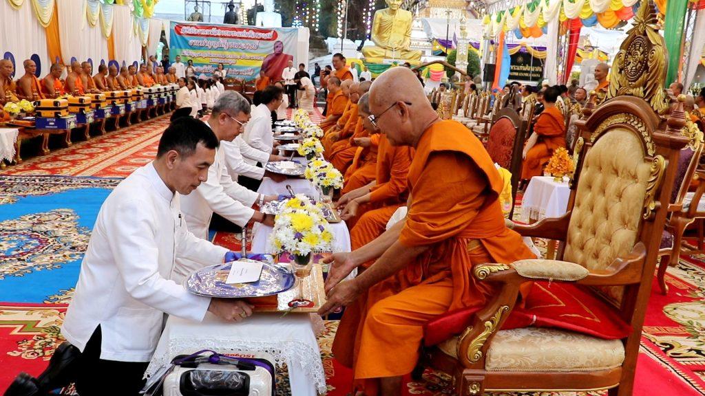 "งามตระการตา"ขบวนแห่เปิดงานนมัสการพระแท่นศิลาอาสน์ เครื่องนมัสการบูชาพระแท่น เทิดพระเกียรติ 3 วัฒนธรรม ล้านนา ล้านช้าง ภาคกลาง ทั้ง 9 อำเภอ (มีคลิป) 20 Image27 2