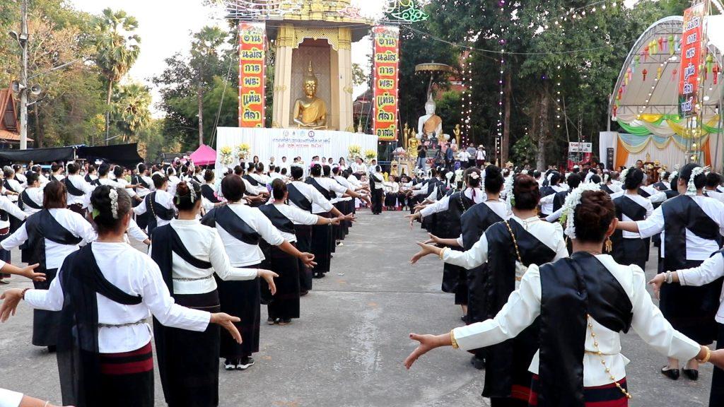 "งามตระการตา"ขบวนแห่เปิดงานนมัสการพระแท่นศิลาอาสน์ เครื่องนมัสการบูชาพระแท่น เทิดพระเกียรติ 3 วัฒนธรรม ล้านนา ล้านช้าง ภาคกลาง ทั้ง 9 อำเภอ (มีคลิป) 32 Image42 1