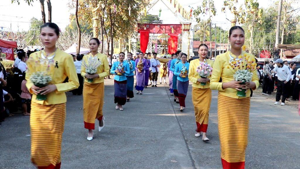 "งามตระการตา"ขบวนแห่เปิดงานนมัสการพระแท่นศิลาอาสน์ เครื่องนมัสการบูชาพระแท่น เทิดพระเกียรติ 3 วัฒนธรรม ล้านนา ล้านช้าง ภาคกลาง ทั้ง 9 อำเภอ (มีคลิป) 47 Image54 1