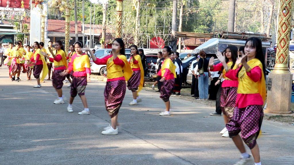 "งามตระการตา"ขบวนแห่เปิดงานนมัสการพระแท่นศิลาอาสน์ เครื่องนมัสการบูชาพระแท่น เทิดพระเกียรติ 3 วัฒนธรรม ล้านนา ล้านช้าง ภาคกลาง ทั้ง 9 อำเภอ (มีคลิป) 51 Image66 1