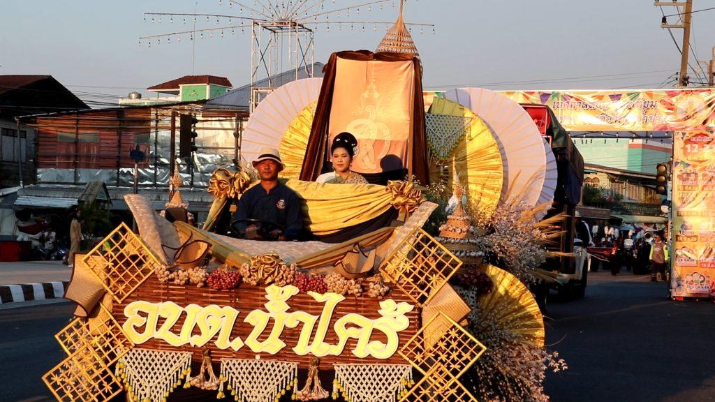 "งามตระการตา ขบวนแห่วิถีชีวิต ศิลปวัฒนธรรม" ท้องถิ่น 7 อบต. 1 เทศบาล งานพญาปาดเทศกาลหอม–กระเทียม กาชาดของดีอำเภอน้ำปาด 2569 เทิดเกียรติ-รำลึกวีรกรรมเจ้าพ่อพญาปาด 61 Image101