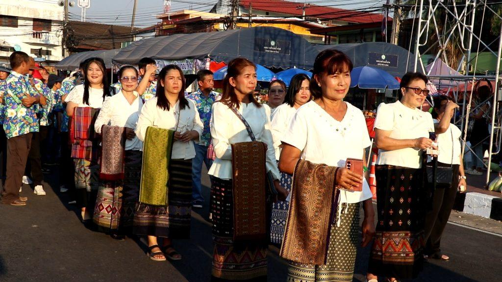 "งามตระการตา ขบวนแห่วิถีชีวิต ศิลปวัฒนธรรม" ท้องถิ่น 7 อบต. 1 เทศบาล งานพญาปาดเทศกาลหอม–กระเทียม กาชาดของดีอำเภอน้ำปาด 2569 เทิดเกียรติ-รำลึกวีรกรรมเจ้าพ่อพญาปาด 51 Image89