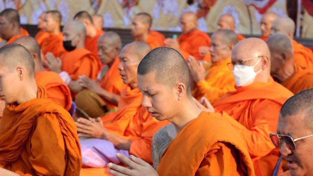 "ผู้ว่าอุตรดิตถ์" นำประชาชนอำเภอพิชัยร่วมตักบาตรพระสงฆ์ อุทิศบุญกุศล-รำลึก วีรบุรุษนักรบผู้กล้า“พระยาพิชัยดาบหัก”ครบรอบ244ปี 15 Image13 1