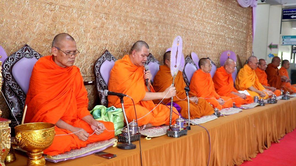 “วารุจ” อดีต.สส.4 สมัย ผู้นำท้องถิ่น ผู้บริหาร รพ.สต. 44 แห่ง ร่วมรดน้ำดำหัว "วันสงกรานต์" อบจ.อุตรดิตถ์ ทำบุญอุทิศกุศลให้บรรพบุรุษ ผู้ล่วงลับ (มีคลิป) 12 Image17 2