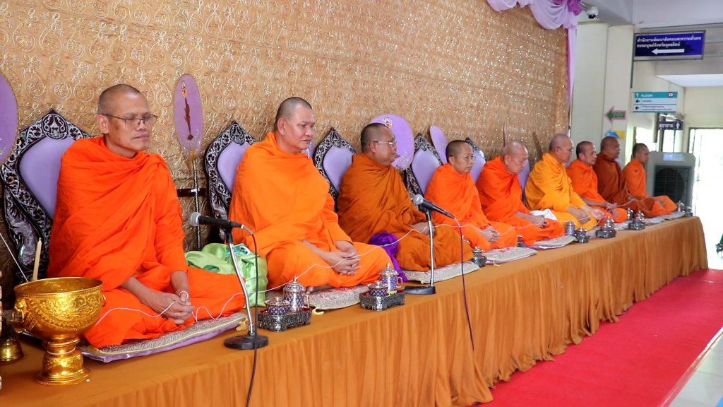 “วารุจ” อดีต.สส.4 สมัย ผู้นำท้องถิ่น ผู้บริหาร รพ.สต. 44 แห่ง ร่วมรดน้ำดำหัว "วันสงกรานต์" อบจ.อุตรดิตถ์ ทำบุญอุทิศกุศลให้บรรพบุรุษ ผู้ล่วงลับ (มีคลิป) 3 Image2 1