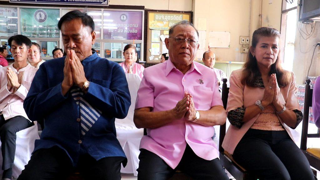 “วารุจ” อดีต.สส.4 สมัย ผู้นำท้องถิ่น ผู้บริหาร รพ.สต. 44 แห่ง ร่วมรดน้ำดำหัว "วันสงกรานต์" อบจ.อุตรดิตถ์ ทำบุญอุทิศกุศลให้บรรพบุรุษ ผู้ล่วงลับ (มีคลิป) 6 Image6 1