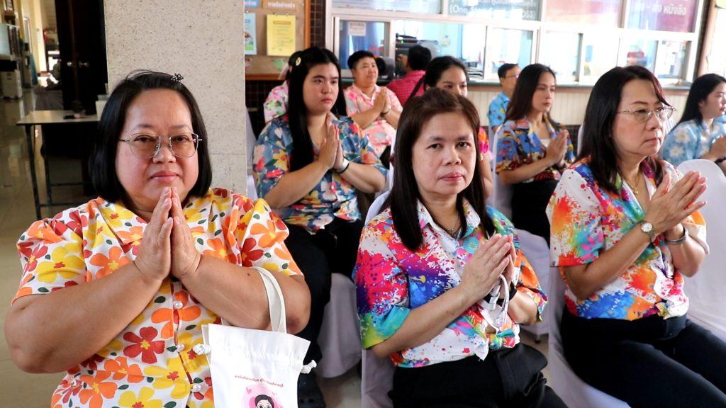 “วารุจ” อดีต.สส.4 สมัย ผู้นำท้องถิ่น ผู้บริหาร รพ.สต. 44 แห่ง ร่วมรดน้ำดำหัว "วันสงกรานต์" อบจ.อุตรดิตถ์ ทำบุญอุทิศกุศลให้บรรพบุรุษ ผู้ล่วงลับ (มีคลิป) 11 Image9 1