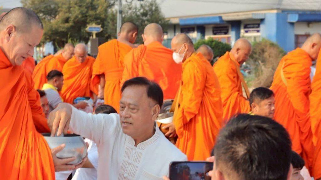 "ผู้ว่าอุตรดิตถ์" นำประชาชนอำเภอพิชัยร่วมตักบาตรพระสงฆ์ อุทิศบุญกุศล-รำลึก วีรบุรุษนักรบผู้กล้า“พระยาพิชัยดาบหัก”ครบรอบ244ปี 17 Image9