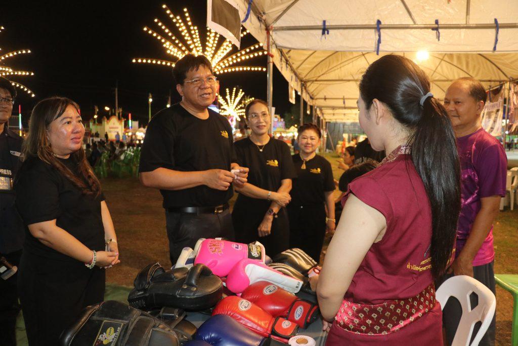 "สรพงษ์" รองผู้ว่าราชการจังหวัดอุตรดิตถ์ เปิดงาน "มหกรรมมวยไทยพระยาพิชัยดาบหัก" ชูมวยท่าเสา Soft Power ดึงเยาวชนร่วมสืบสานศิลปะการต่อสู้ 26 IMG 0191