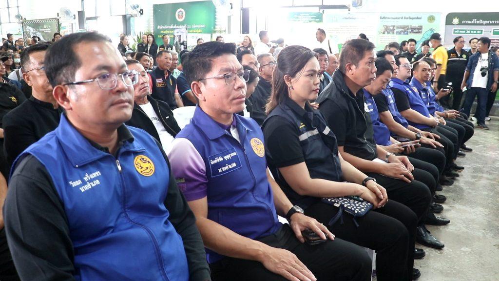 ชาวอุตรดิตถ์เฮ! “รมว.สุชาติ” มอบสมุดประจำตัวทำกินในเขตป่าสงวนแห่งชาติ (คทช.) จังหวัดนำร่อง เกือบ 2,000 ครอบครัว สร้างความมั่นคงให้ลูกหลานในอนาคต (มีคลิป) 14 Image20