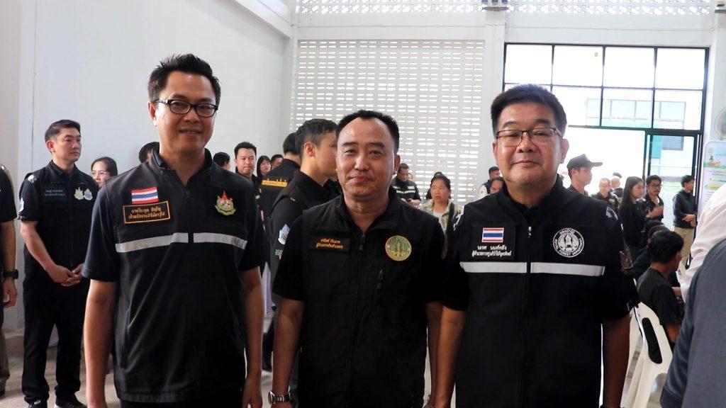 ชาวอุตรดิตถ์เฮ! “รมว.สุชาติ” มอบสมุดประจำตัวทำกินในเขตป่าสงวนแห่งชาติ (คทช.) จังหวัดนำร่อง เกือบ 2,000 ครอบครัว สร้างความมั่นคงให้ลูกหลานในอนาคต (มีคลิป) 31 Image68 1