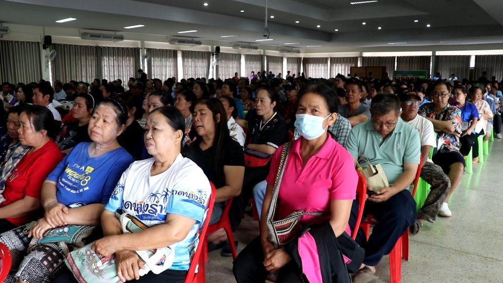 "ผวจ.สันติ" มอบสมุดประจำตัว คทช.ให้ชาวลับแล 1,013 ราย อาศัยในเขตป่าสงวนฯถูกต้องตามกฏหมาย มรดกให้ทายาท ไม่ต้องถูกไล่รื้อ ห้ามซื้อขาย แลกเปลี่ยน ให้เช่าซื้อ ให้ยืม (มีคลิป) 19 Image12 2