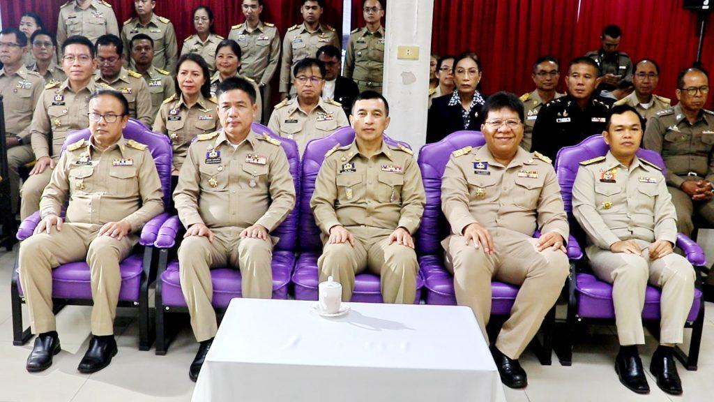"สันติ ผวจ.อุตรดิตถ์" แสดงมุทิตาจิต กำนัน-ผู้ใหญ่บ้าน แพทย์ประจำตำบล เกษียณอายุครบ 60 ปี พร้อมมอบโล่สร้างกำลังใจ อุทิศส่วนบุญให้ผู้ล่วงลับ 5 Image2
