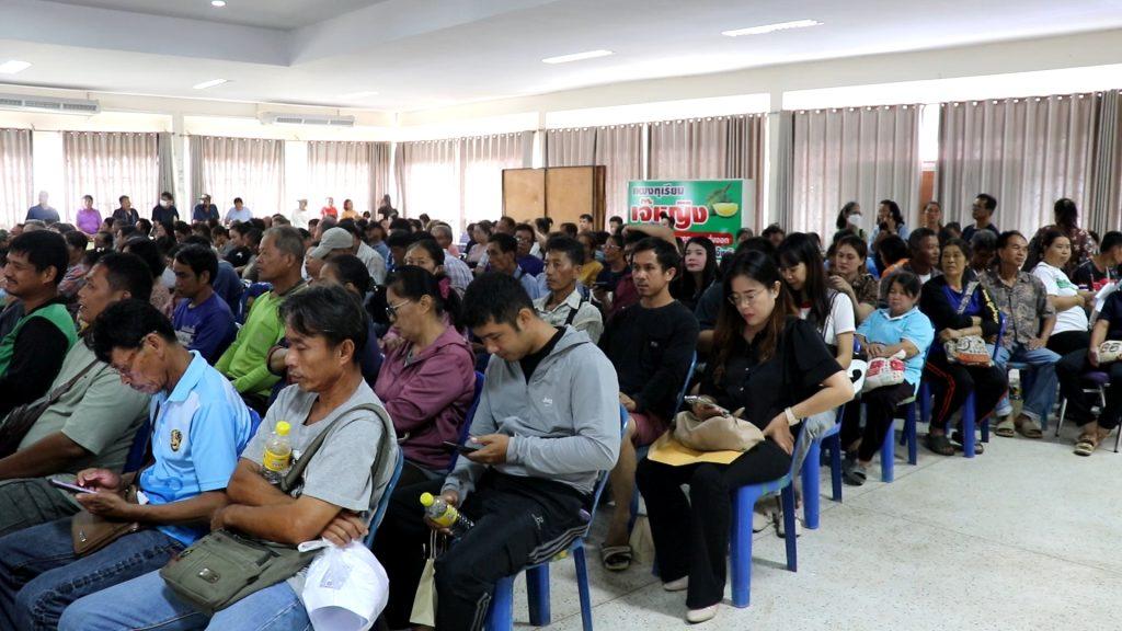 "ผวจ.สันติ" มอบสมุดประจำตัว คทช.ให้ชาวลับแล 1,013 ราย อาศัยในเขตป่าสงวนฯถูกต้องตามกฏหมาย มรดกให้ทายาท ไม่ต้องถูกไล่รื้อ ห้ามซื้อขาย แลกเปลี่ยน ให้เช่าซื้อ ให้ยืม (มีคลิป) 21 Image28 3