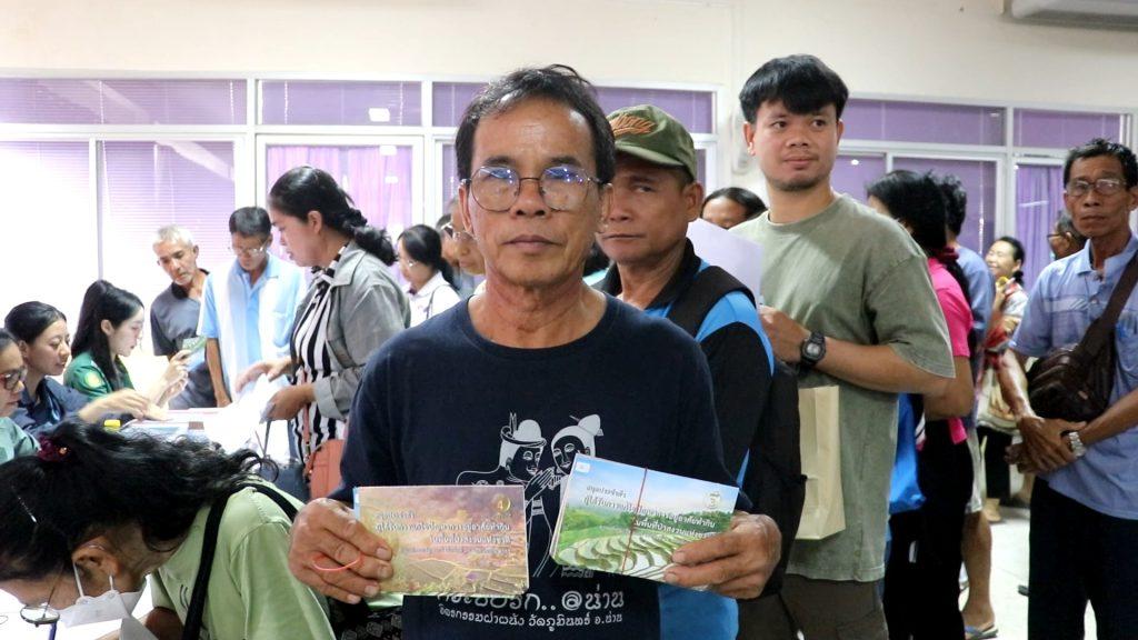"ผวจ.สันติ" มอบสมุดประจำตัว คทช.ให้ชาวลับแล 1,013 ราย อาศัยในเขตป่าสงวนฯถูกต้องตามกฏหมาย มรดกให้ทายาท ไม่ต้องถูกไล่รื้อ ห้ามซื้อขาย แลกเปลี่ยน ให้เช่าซื้อ ให้ยืม (มีคลิป) 31 Image34 1