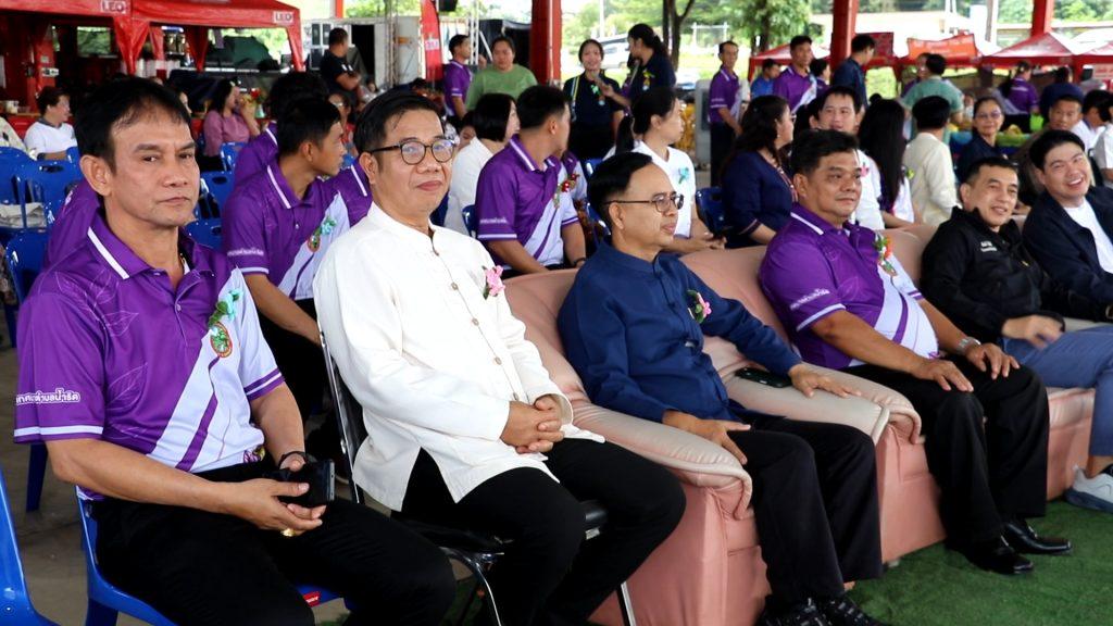ผู้ว่าฯ "สันติ" เปิดงานวันตลาดผลไม้ตำบลน้ำริด ประชาสัมพันธ์และส่งเสริมผลไม้ชาวสวนออกสู่ตลาด เข้าถึงผู้บริโภคมากขึ้น กระตุ้นเศรษฐกิจ สร้างโอกาสช่องทางระบายสินค้าเพิ่มมูลค่าผลผลิตแก่เกษตรกร 14 Image10
