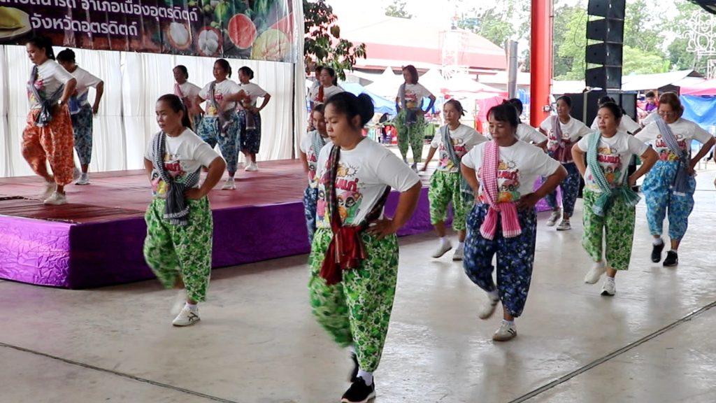 ผู้ว่าฯ "สันติ" เปิดงานวันตลาดผลไม้ตำบลน้ำริด ประชาสัมพันธ์และส่งเสริมผลไม้ชาวสวนออกสู่ตลาด เข้าถึงผู้บริโภคมากขึ้น กระตุ้นเศรษฐกิจ สร้างโอกาสช่องทางระบายสินค้าเพิ่มมูลค่าผลผลิตแก่เกษตรกร 7 Image12