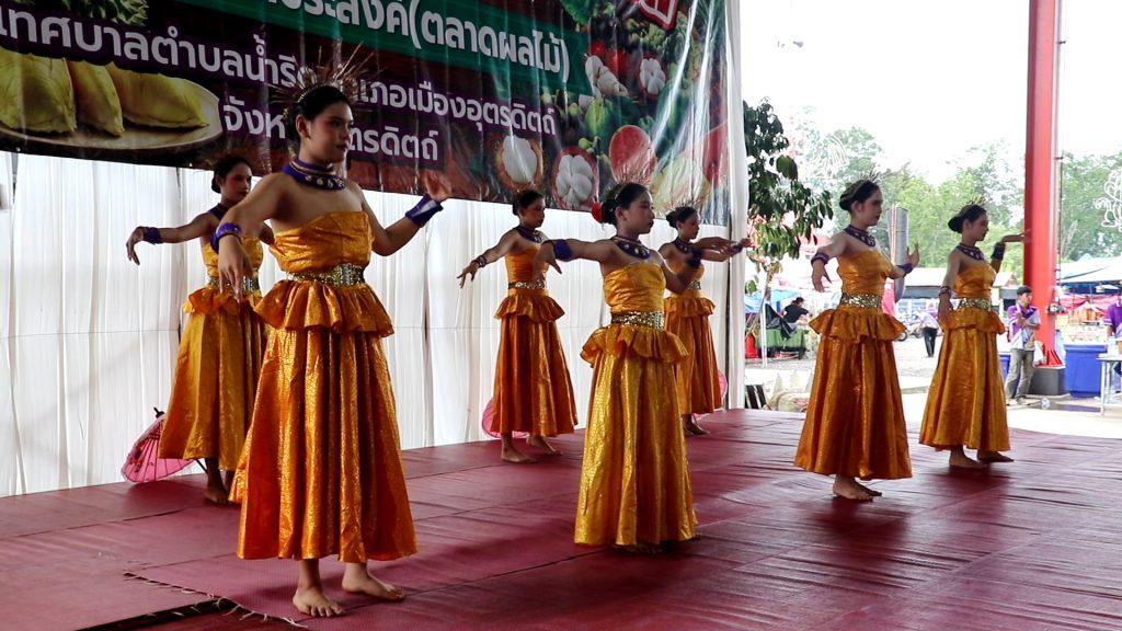 ผู้ว่าฯ "สันติ" เปิดงานวันตลาดผลไม้ตำบลน้ำริด ประชาสัมพันธ์และส่งเสริมผลไม้ชาวสวนออกสู่ตลาด เข้าถึงผู้บริโภคมากขึ้น กระตุ้นเศรษฐกิจ สร้างโอกาสช่องทางระบายสินค้าเพิ่มมูลค่าผลผลิตแก่เกษตรกร 5 Image13