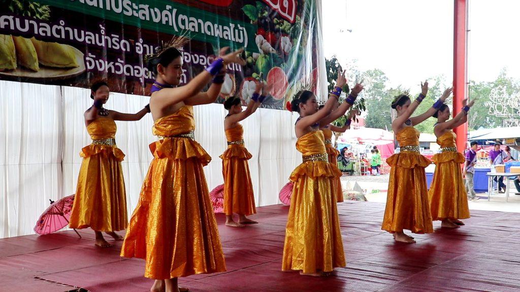 ผู้ว่าฯ "สันติ" เปิดงานวันตลาดผลไม้ตำบลน้ำริด ประชาสัมพันธ์และส่งเสริมผลไม้ชาวสวนออกสู่ตลาด เข้าถึงผู้บริโภคมากขึ้น กระตุ้นเศรษฐกิจ สร้างโอกาสช่องทางระบายสินค้าเพิ่มมูลค่าผลผลิตแก่เกษตรกร 6 Image5