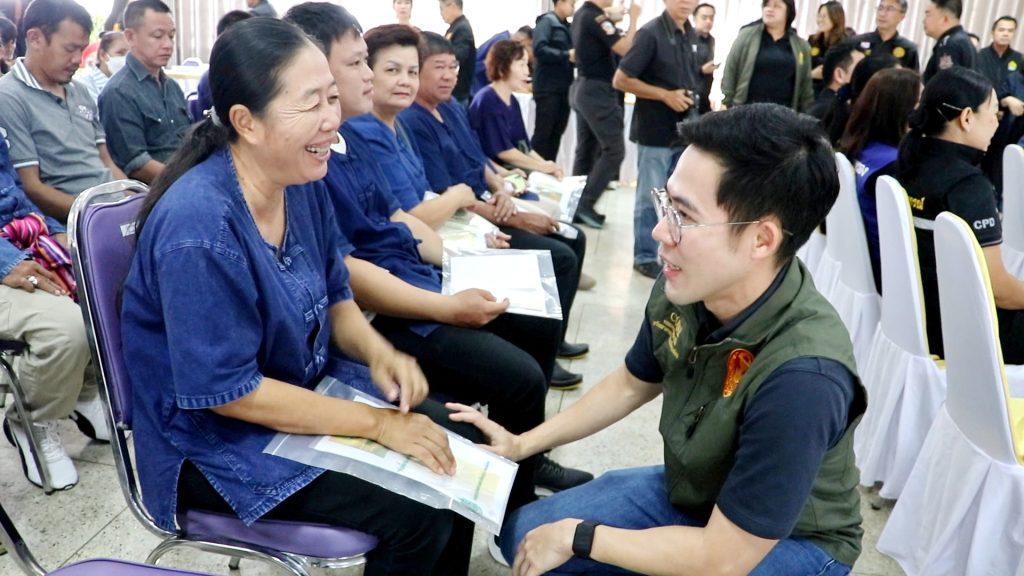 ชาวลับแลยิ้ม! ดร.รวีวรรณ ปลัดกระทรวงทรัพย์ฯ มอบสมุดดิจิทัลรับรองสิทธิทำกินแห่งแรกในพื้นที่ป่าไม้ถาวร แก่ชาวตำบลแม่พูล 370 ราย 496 แปลง กว่า 2,054 ไร่ พร้อมต้นไม้มีค่าอีก 13 ชนิด ยกระดับคุณภาพชีวิต อนุรักษ์ ฟื้นฟูสภาพป่า 32 Image10 2