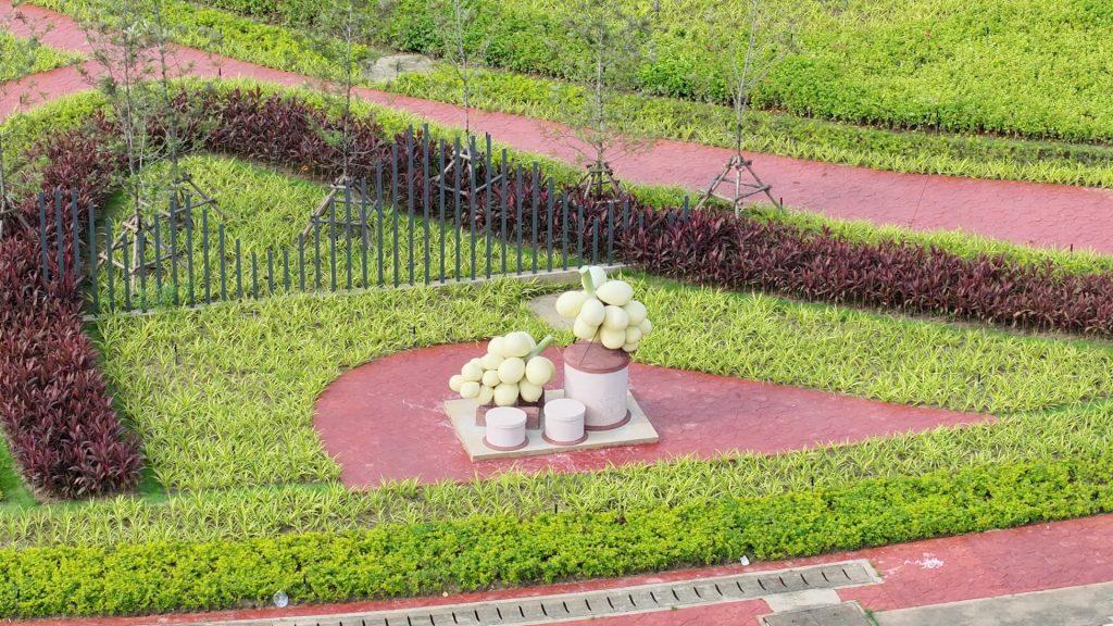แขวงทางหลวงอุตรดิตถ์ ปรับภูมิทัศน์วงเวียนวังสีสูบ “จุดแลนด์มาร์ค์” โชว์อัตลักษณ์จังหวัด วิศวกรรมทางหลวง นำผลไม้ยักษ์ ลางสาด ลองกอง ทุเรียนหลง-หลินลับแล สัปรดห้วยมุ่นและดาบน้ำพี้ ส่งเสริมการท่องเที่ยว 17 Image11.1