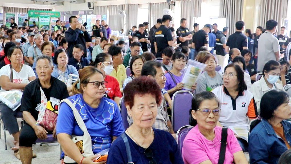 ชาวลับแลยิ้ม! ดร.รวีวรรณ ปลัดกระทรวงทรัพย์ฯ มอบสมุดดิจิทัลรับรองสิทธิทำกินแห่งแรกในพื้นที่ป่าไม้ถาวร แก่ชาวตำบลแม่พูล 370 ราย 496 แปลง กว่า 2,054 ไร่ พร้อมต้นไม้มีค่าอีก 13 ชนิด ยกระดับคุณภาพชีวิต อนุรักษ์ ฟื้นฟูสภาพป่า 24 Image20