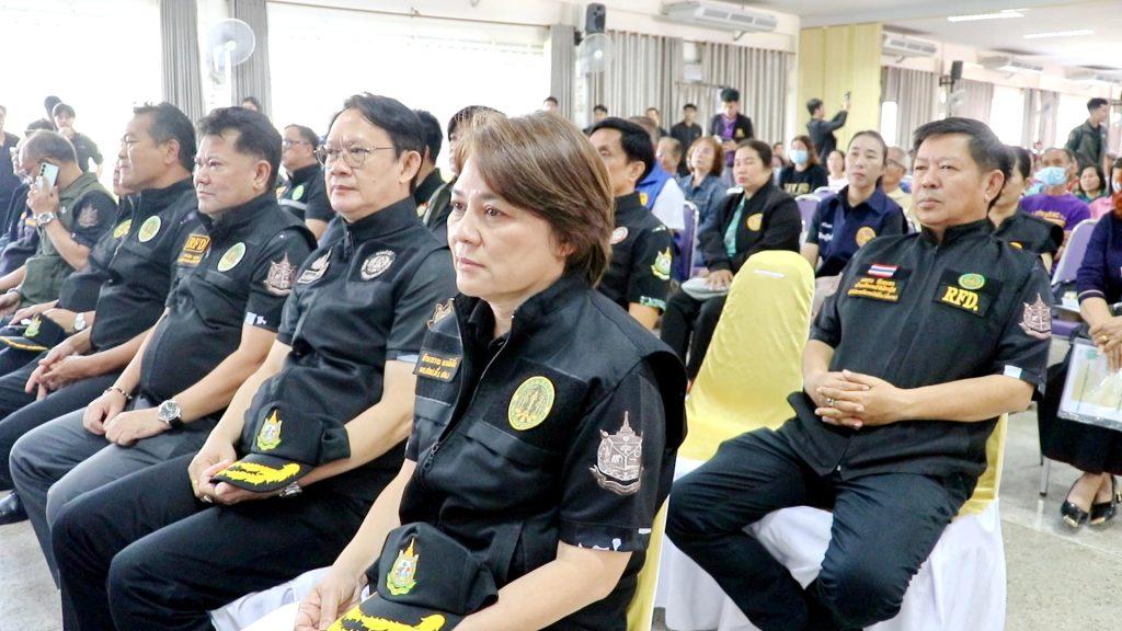 ชาวลับแลยิ้ม! ดร.รวีวรรณ ปลัดกระทรวงทรัพย์ฯ มอบสมุดดิจิทัลรับรองสิทธิทำกินแห่งแรกในพื้นที่ป่าไม้ถาวร แก่ชาวตำบลแม่พูล 370 ราย 496 แปลง กว่า 2,054 ไร่ พร้อมต้นไม้มีค่าอีก 13 ชนิด ยกระดับคุณภาพชีวิต อนุรักษ์ ฟื้นฟูสภาพป่า 15 Image34