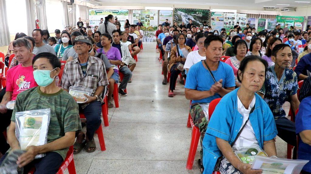 ชาวลับแลยิ้ม! ดร.รวีวรรณ ปลัดกระทรวงทรัพย์ฯ มอบสมุดดิจิทัลรับรองสิทธิทำกินแห่งแรกในพื้นที่ป่าไม้ถาวร แก่ชาวตำบลแม่พูล 370 ราย 496 แปลง กว่า 2,054 ไร่ พร้อมต้นไม้มีค่าอีก 13 ชนิด ยกระดับคุณภาพชีวิต อนุรักษ์ ฟื้นฟูสภาพป่า 19 Image60