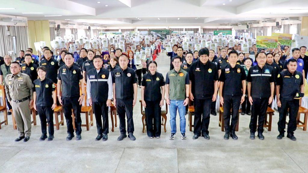 ชาวลับแลยิ้ม! ดร.รวีวรรณ ปลัดกระทรวงทรัพย์ฯ มอบสมุดดิจิทัลรับรองสิทธิทำกินแห่งแรกในพื้นที่ป่าไม้ถาวร แก่ชาวตำบลแม่พูล 370 ราย 496 แปลง กว่า 2,054 ไร่ พร้อมต้นไม้มีค่าอีก 13 ชนิด ยกระดับคุณภาพชีวิต อนุรักษ์ ฟื้นฟูสภาพป่า 25 Image86